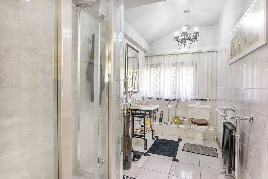 6 bedroom house, Royds Hall, Royds Hall Lane BD12 - Available