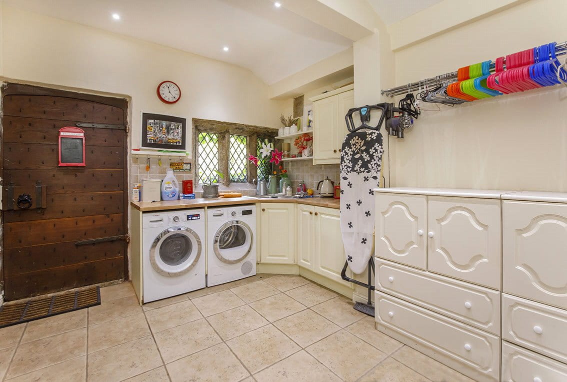 6 bedroom house, Royds Hall, Royds Hall Lane BD12 - Available