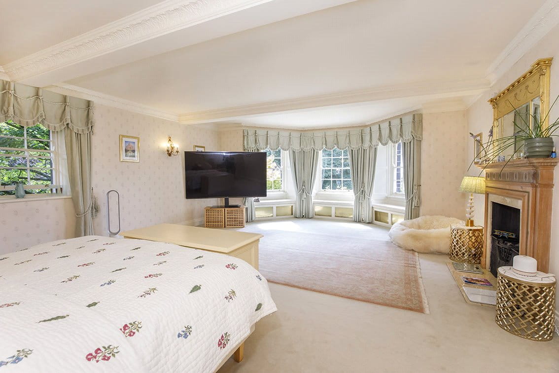 6 bedroom house, Royds Hall, Royds Hall Lane BD12 - Available