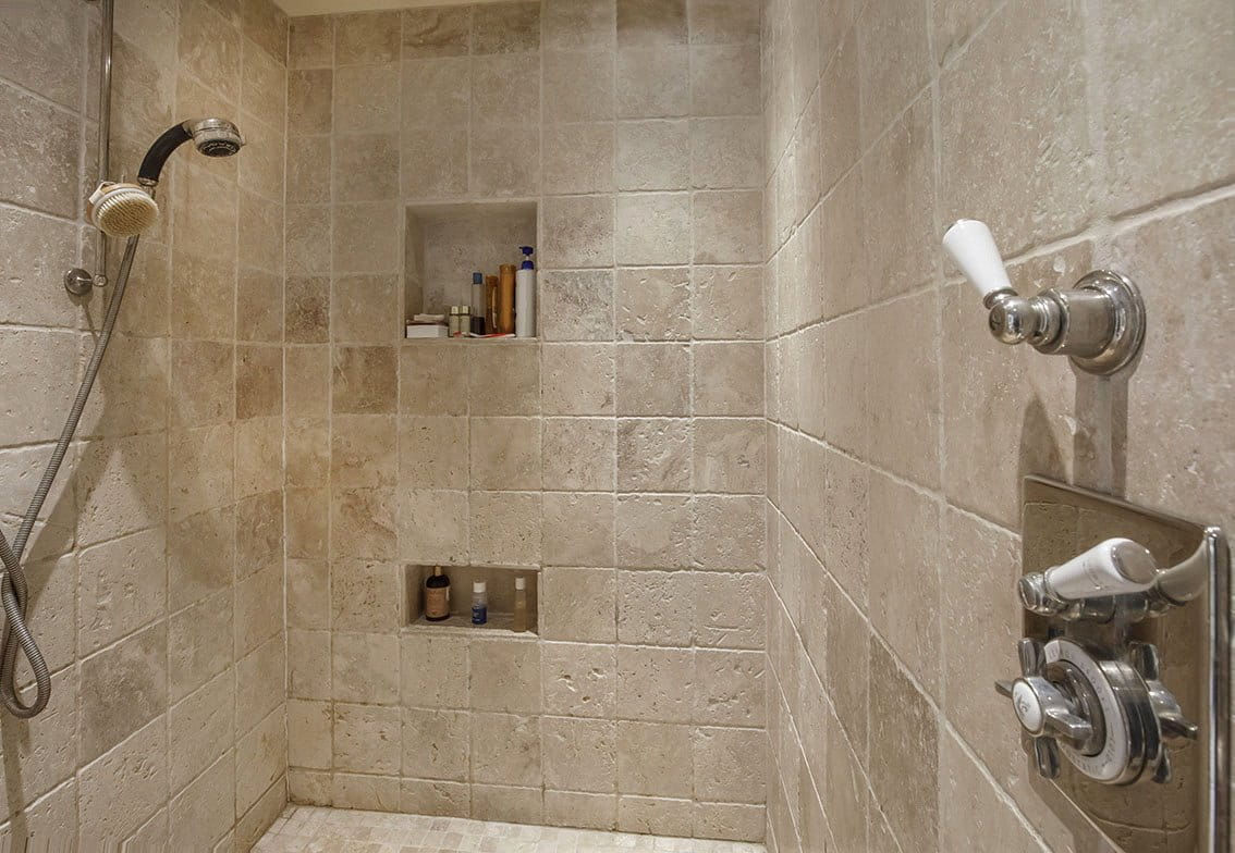 6 bedroom house, Royds Hall, Royds Hall Lane BD12 - Available