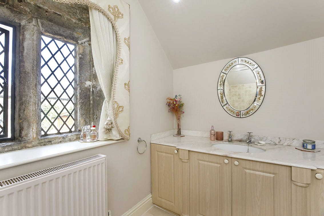 6 bedroom house, Royds Hall, Royds Hall Lane BD12 - Available