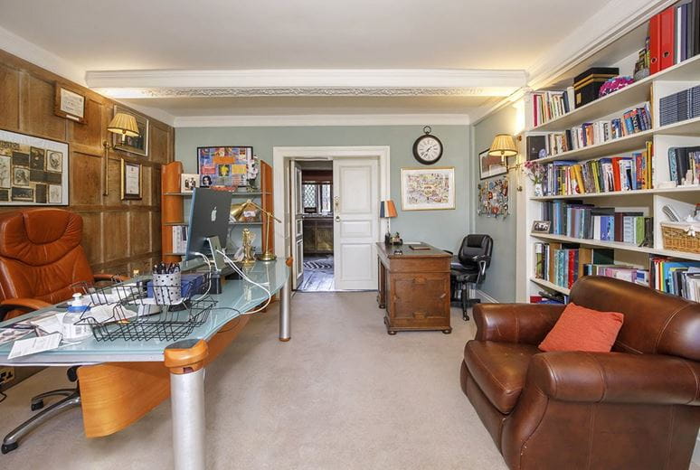 6 bedroom house, Royds Hall, Royds Hall Lane BD12 - Available