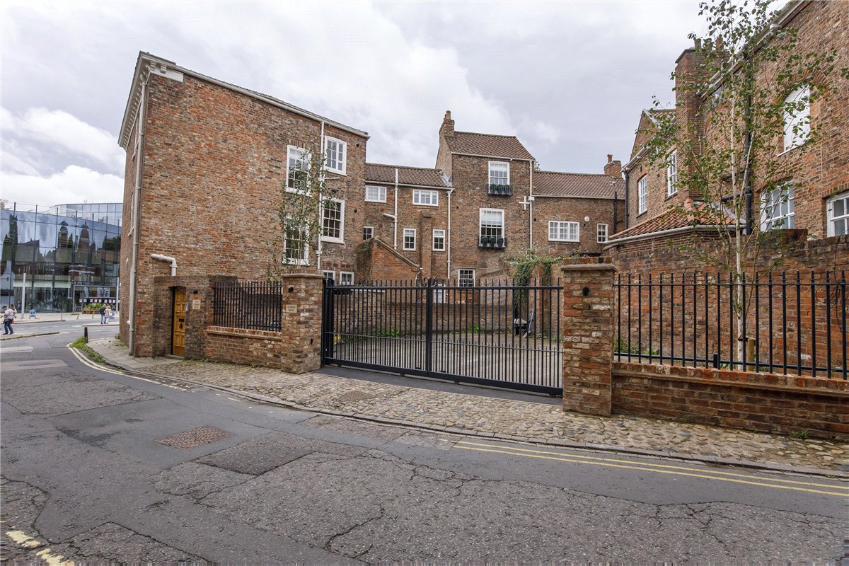 2 bedroom flat, St. Saviours Place, York YO1 - Let Agreed