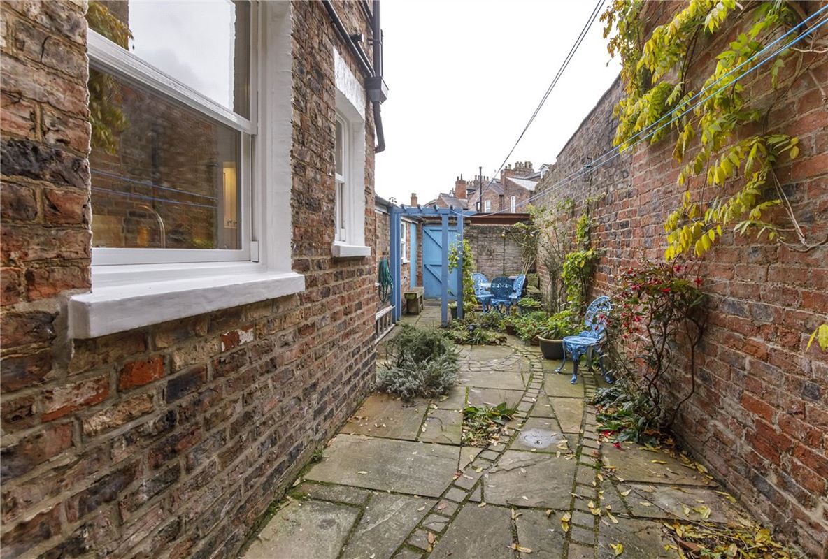 3 bedroom house, Upper Price Street, York YO23