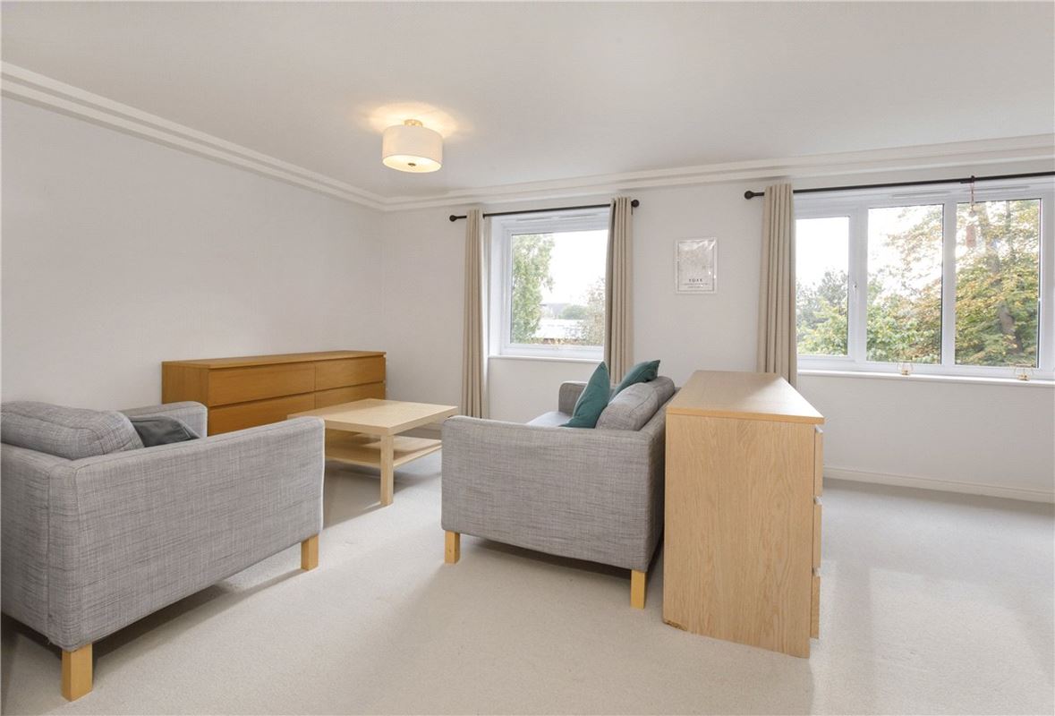 3 bedroom flat, The Avenue, York YO30 - Available