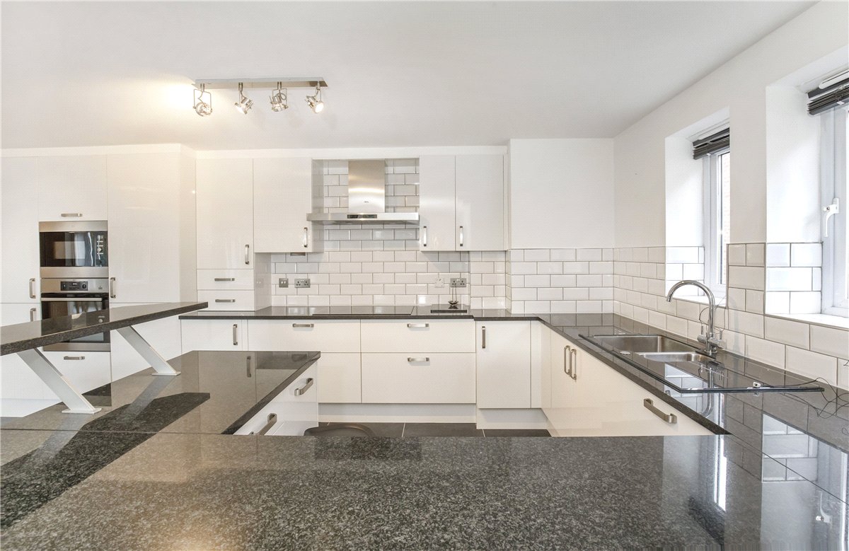 3 bedroom flat, The Avenue, York YO30 - Available