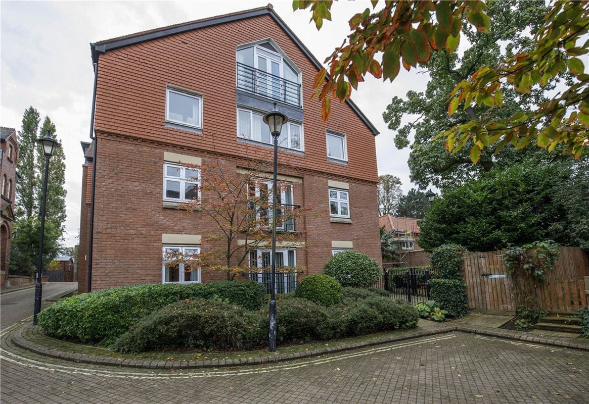 3 bedroom flat, The Avenue, York YO30 - Available