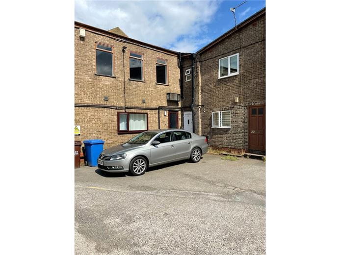2 bedroom flat, Flaxley Road, Selby YO8