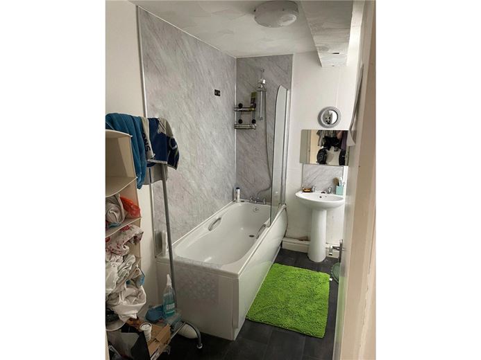 2 bedroom flat, Flaxley Road, Selby YO8