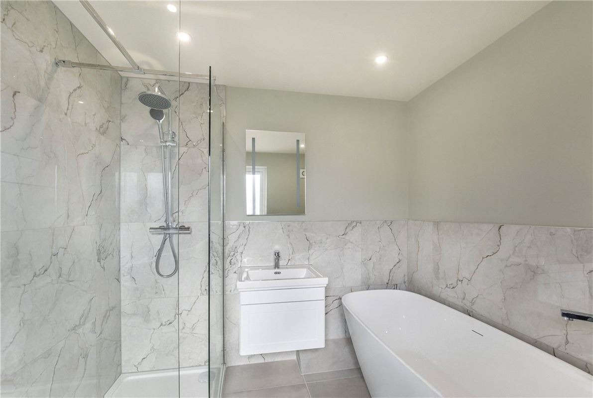 4 bedroom house, Moorland Road, York YO10 - Available