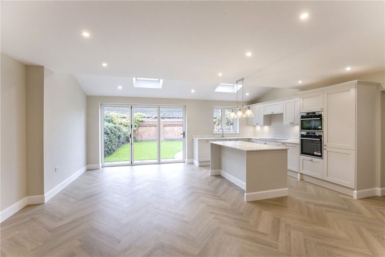 4 bedroom house, Moorland Road, York YO10 - Available