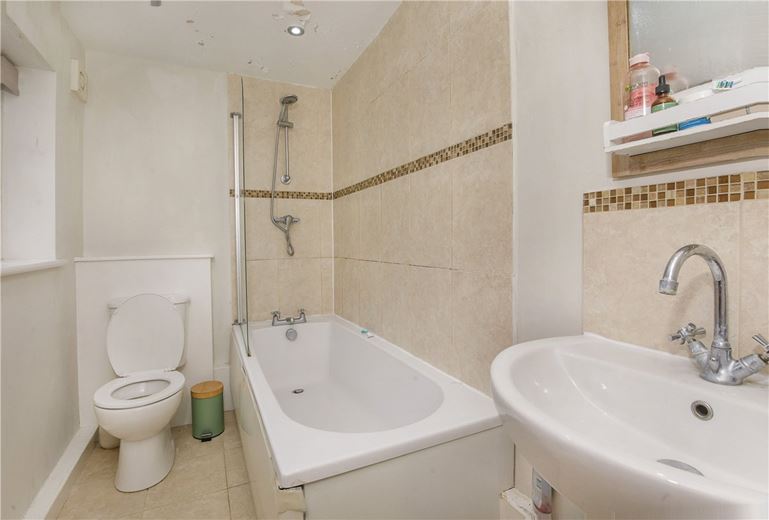 2 bedroom house, Queen Victoria Street, York YO23