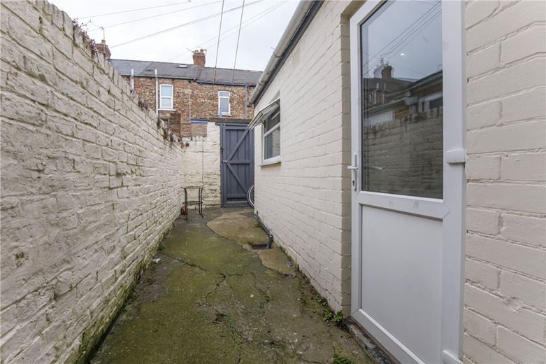 2 bedroom house, Queen Victoria Street, York YO23