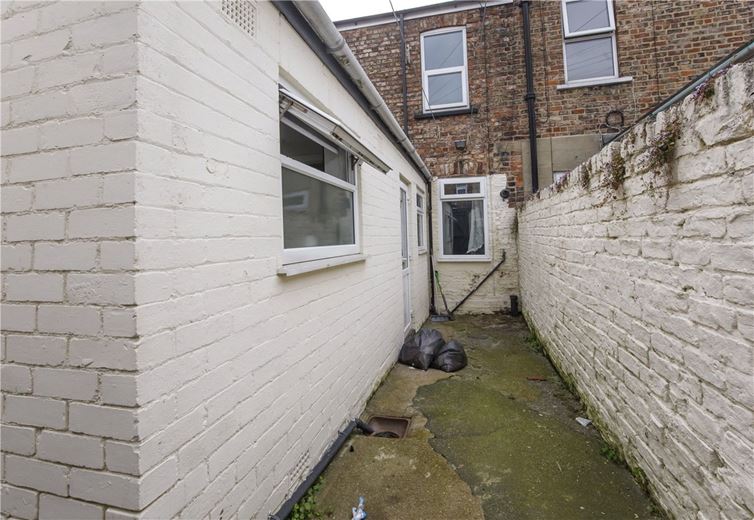 2 bedroom house, Queen Victoria Street, York YO23