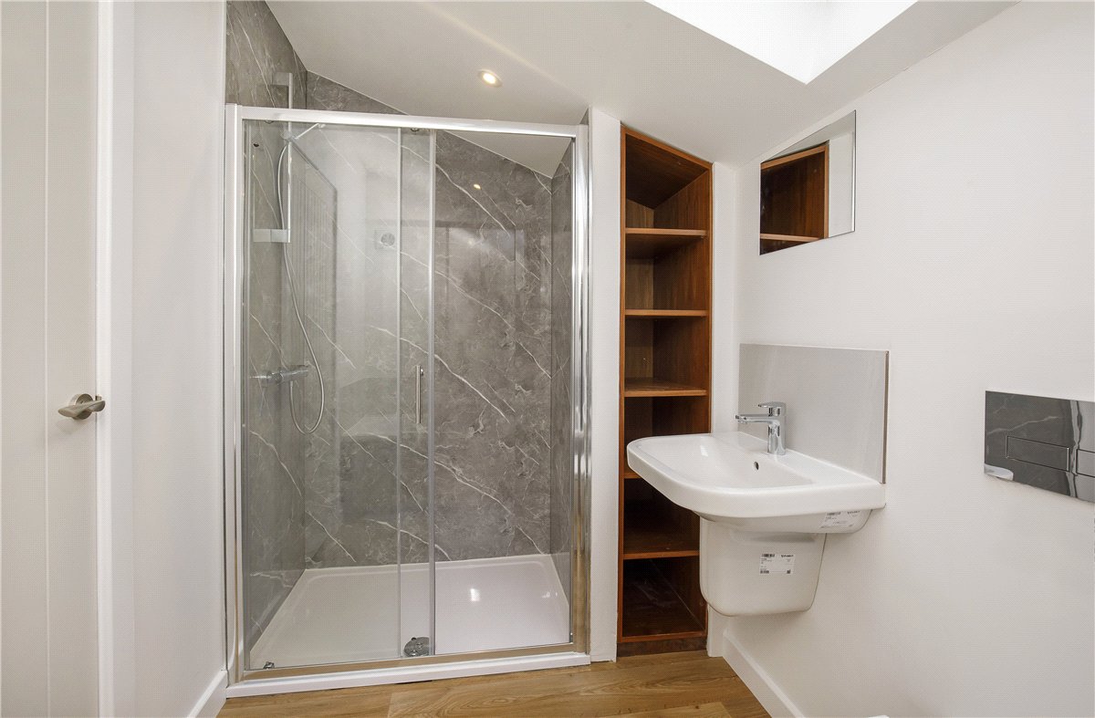 2 bedroom house, Hookstone Drive, Harrogate HG2 - Available