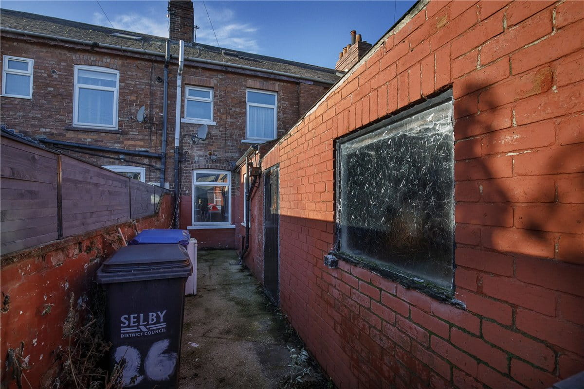 2 bedroom house, Nalton Street, Selby YO8 - Available