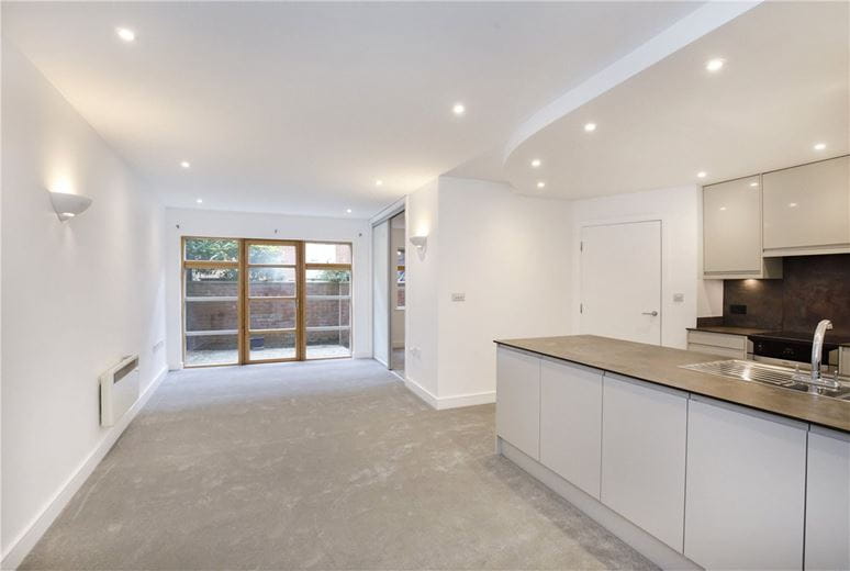 1 bedroom flat, The Courtyard, St. Martins Lane YO1 - Available