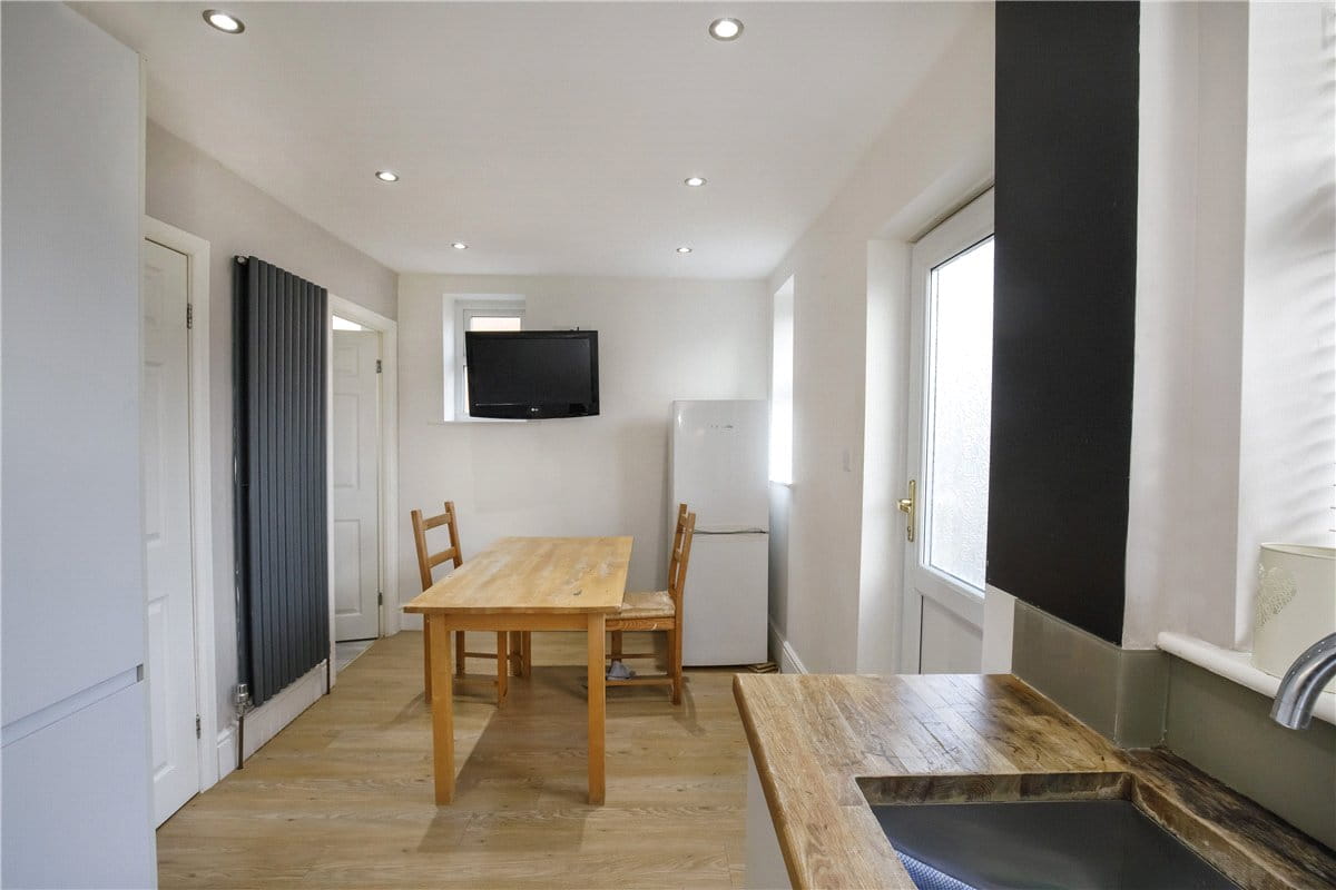 3 bedroom house, Melrosegate, York YO10 - Available