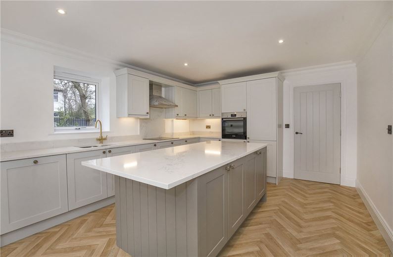 2 bedroom flat, Wayside Crescent, Harrogate HG2 - Available