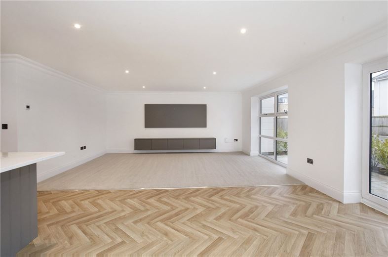 2 bedroom flat, Wayside Crescent, Harrogate HG2 - Available