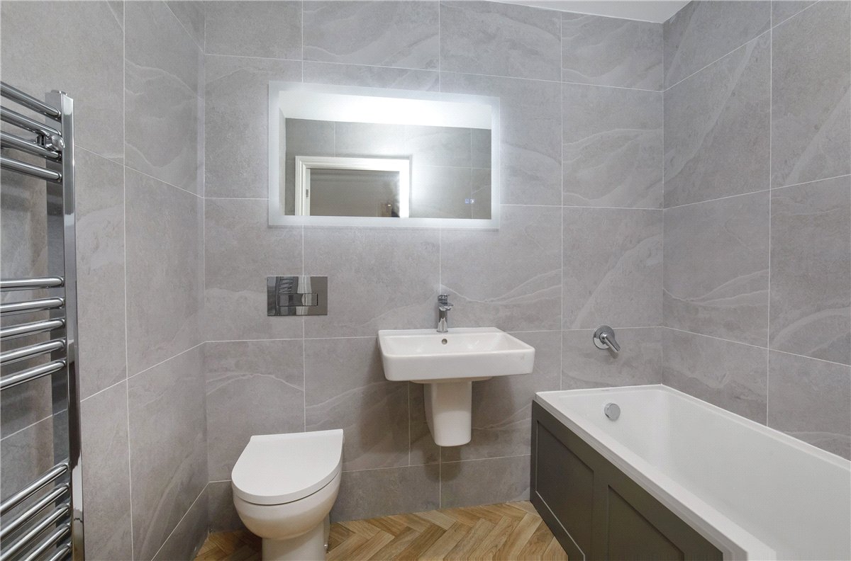 2 bedroom flat, Wayside Crescent, Harrogate HG2 - Available