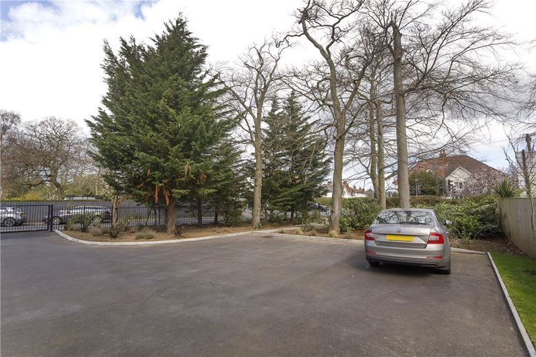 2 bedroom flat, Wayside Crescent, Harrogate HG2 - Available
