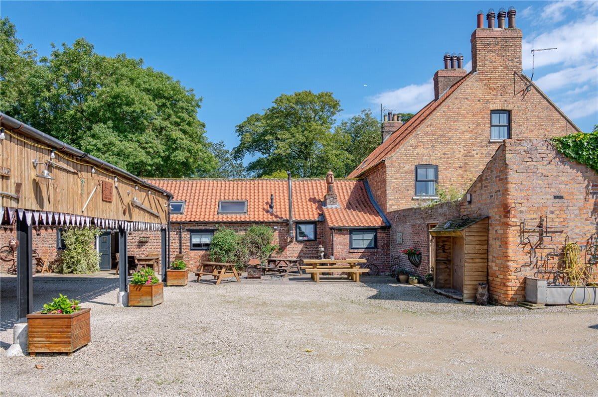 6 bedroom house, Bartindale Road, Hunmanby YO14 - Available