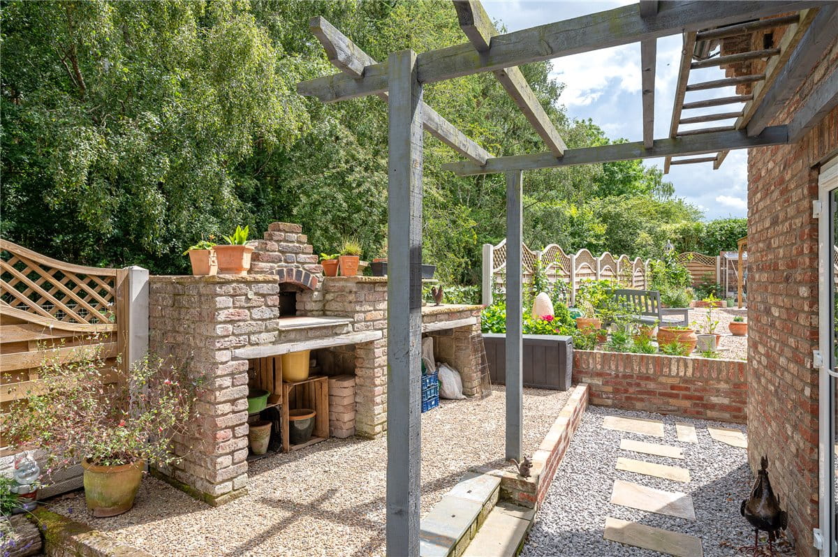 6 bedroom house, Selby Road, Riccall YO19 - Available