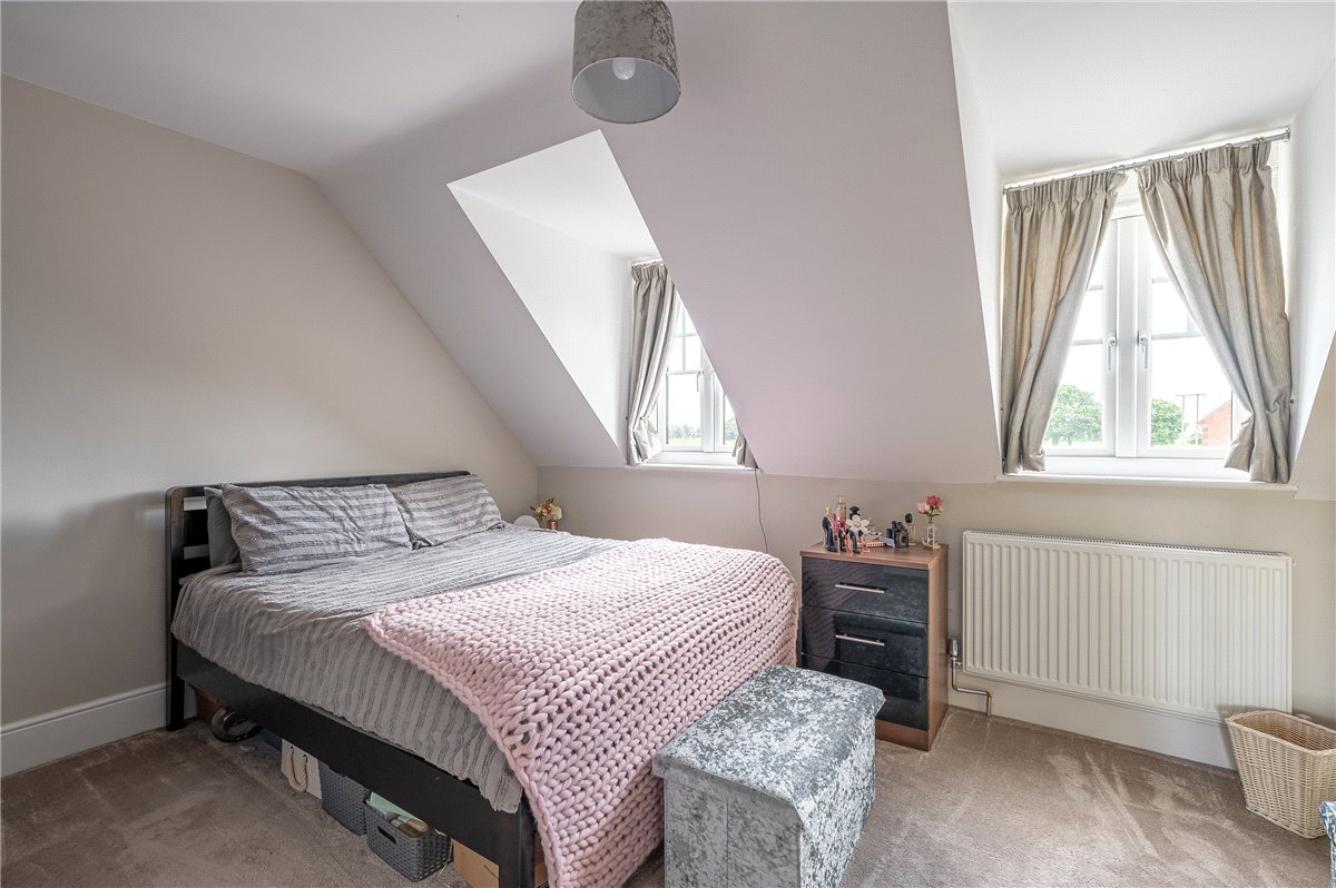 6 bedroom house, Selby Road, Riccall YO19 - Available