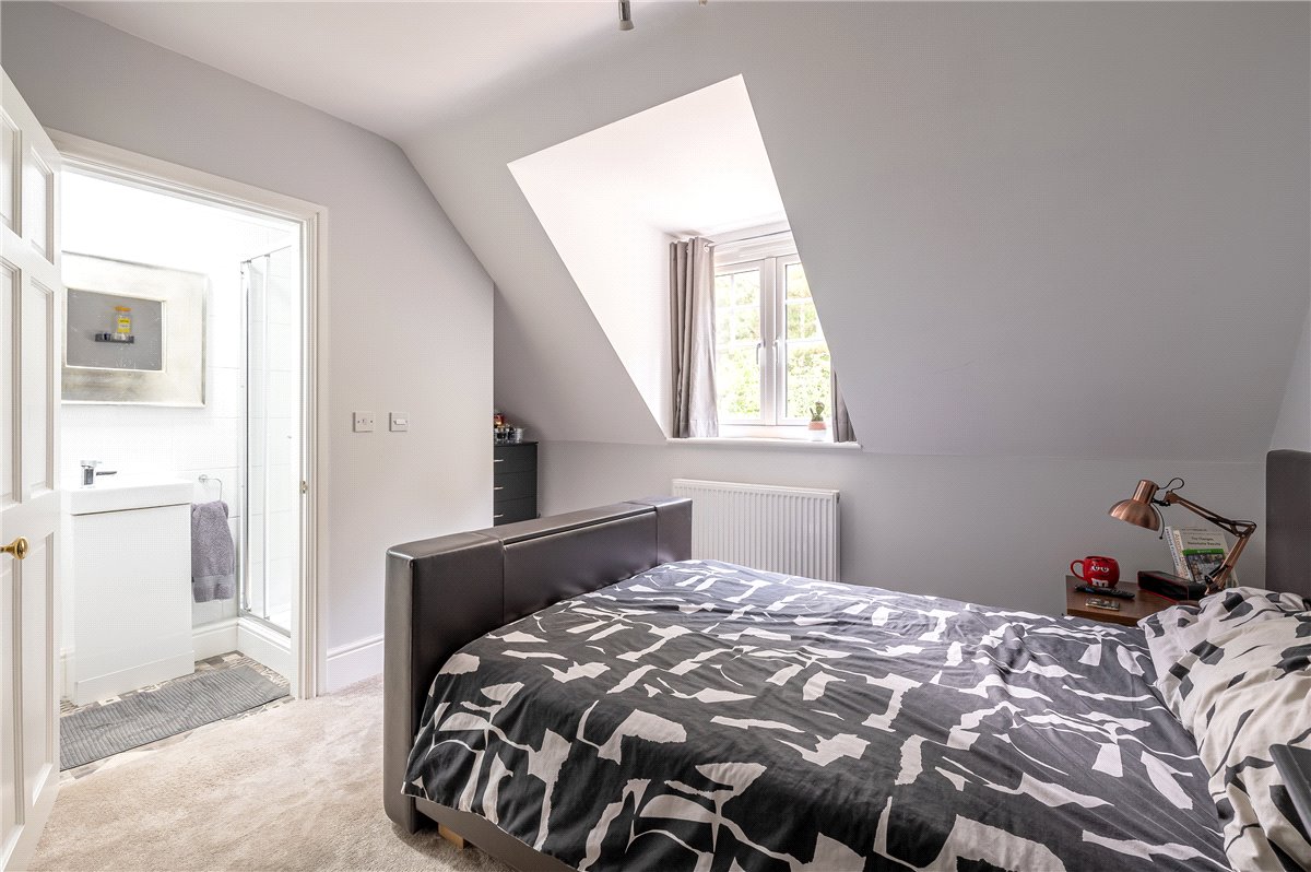 6 bedroom house, Selby Road, Riccall YO19 - Available