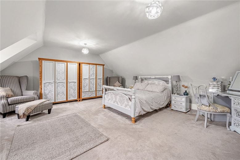 6 bedroom house, Selby Road, Riccall YO19 - Available