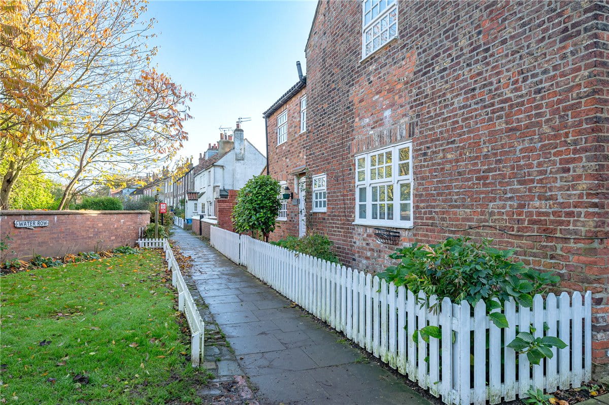 5 bedroom house, Old Road, Cawood YO8 - Available