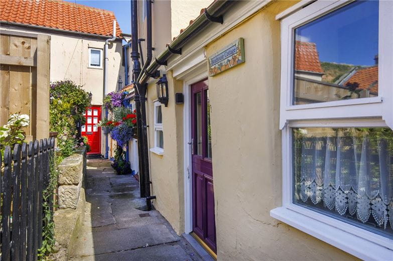3 bedroom cottage, Boathouse Yard, Staithes TS13 - Available