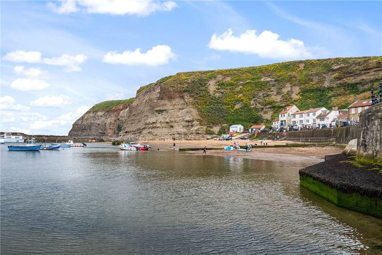 3 bedroom cottage, Boathouse Yard, Staithes TS13 - Available