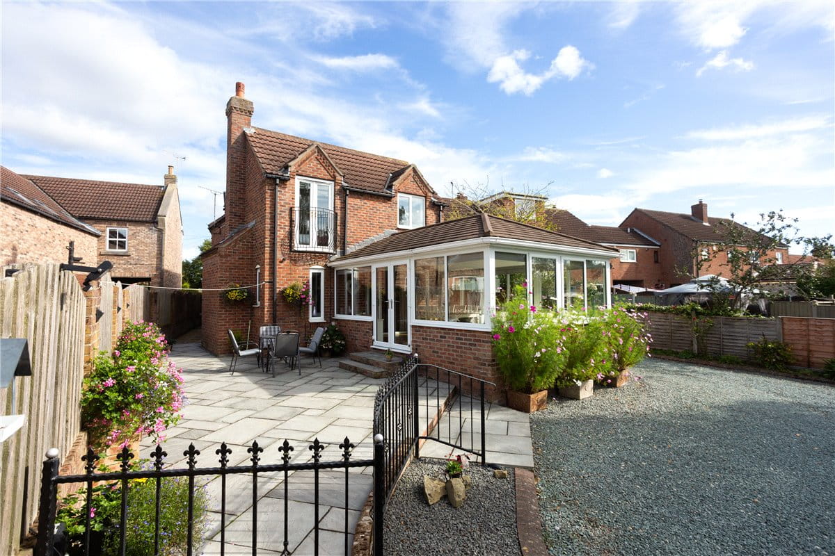 3 bedroom house, Hull Road, Cliffe YO8 - Available