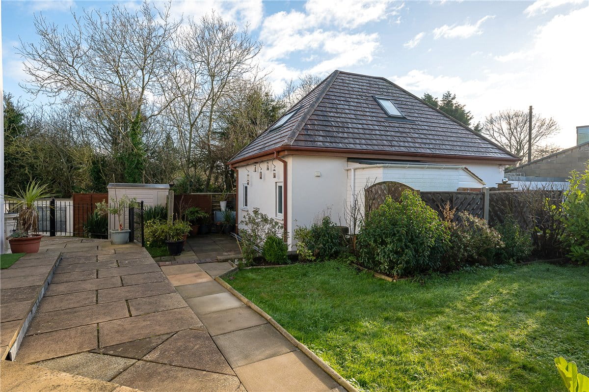 5 bedroom house, East Lea View, Cayton YO11 - Available