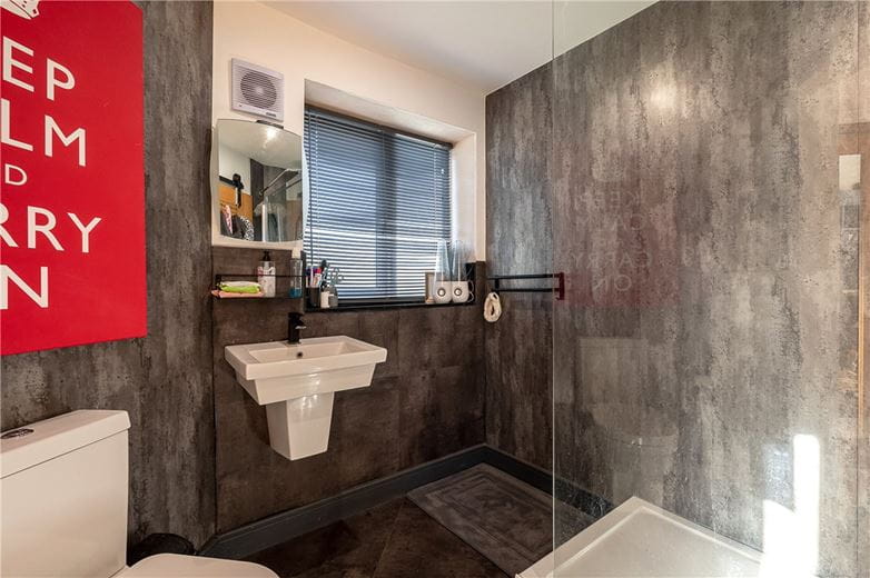 5 bedroom house, East Lea View, Cayton YO11 - Available