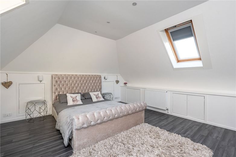 5 bedroom house, East Lea View, Cayton YO11 - Available