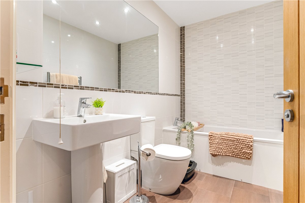 4 bedroom house, Orchard Court, York YO31 - Sold