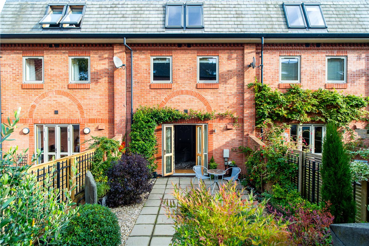 4 bedroom house, Orchard Court, York YO31 - Sold