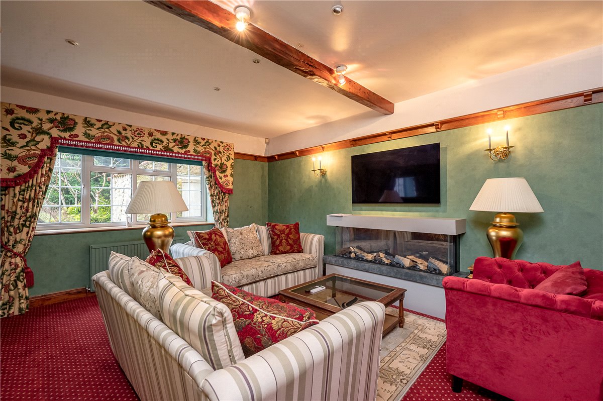 9 bedroom house, Tadcaster Road, Sherburn in Elmet LS25 - Available