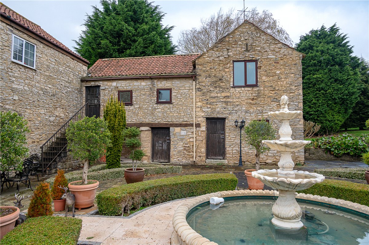 9 bedroom house, Tadcaster Road, Sherburn in Elmet LS25 - Available