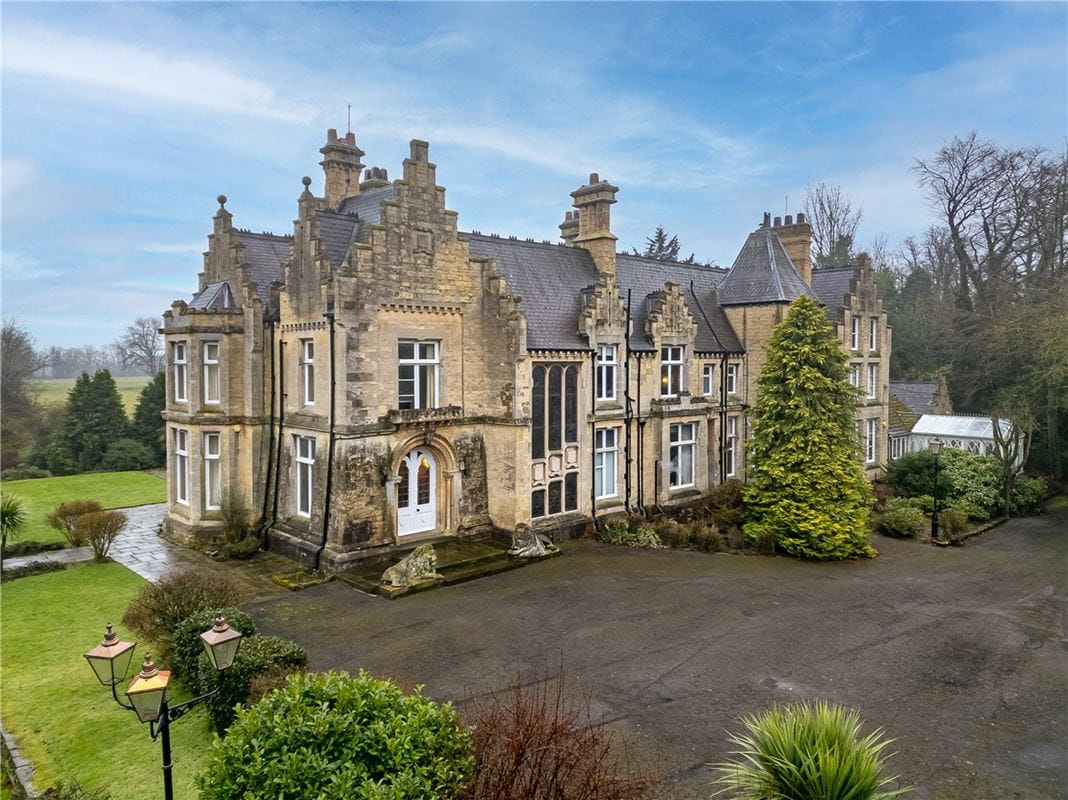 8 bedroom house, Northorpe Hall, Northorpe DN21 - Available