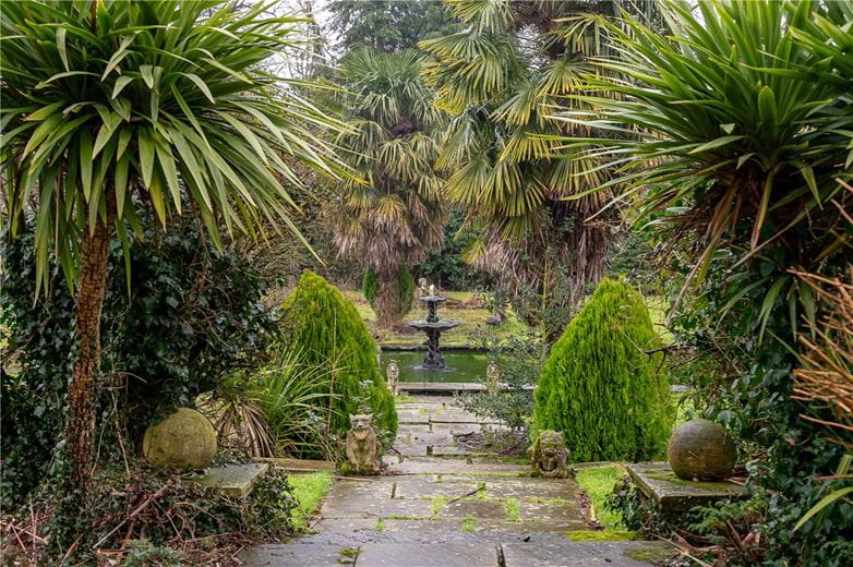 8 bedroom house, Northorpe Hall, Northorpe DN21 - Available