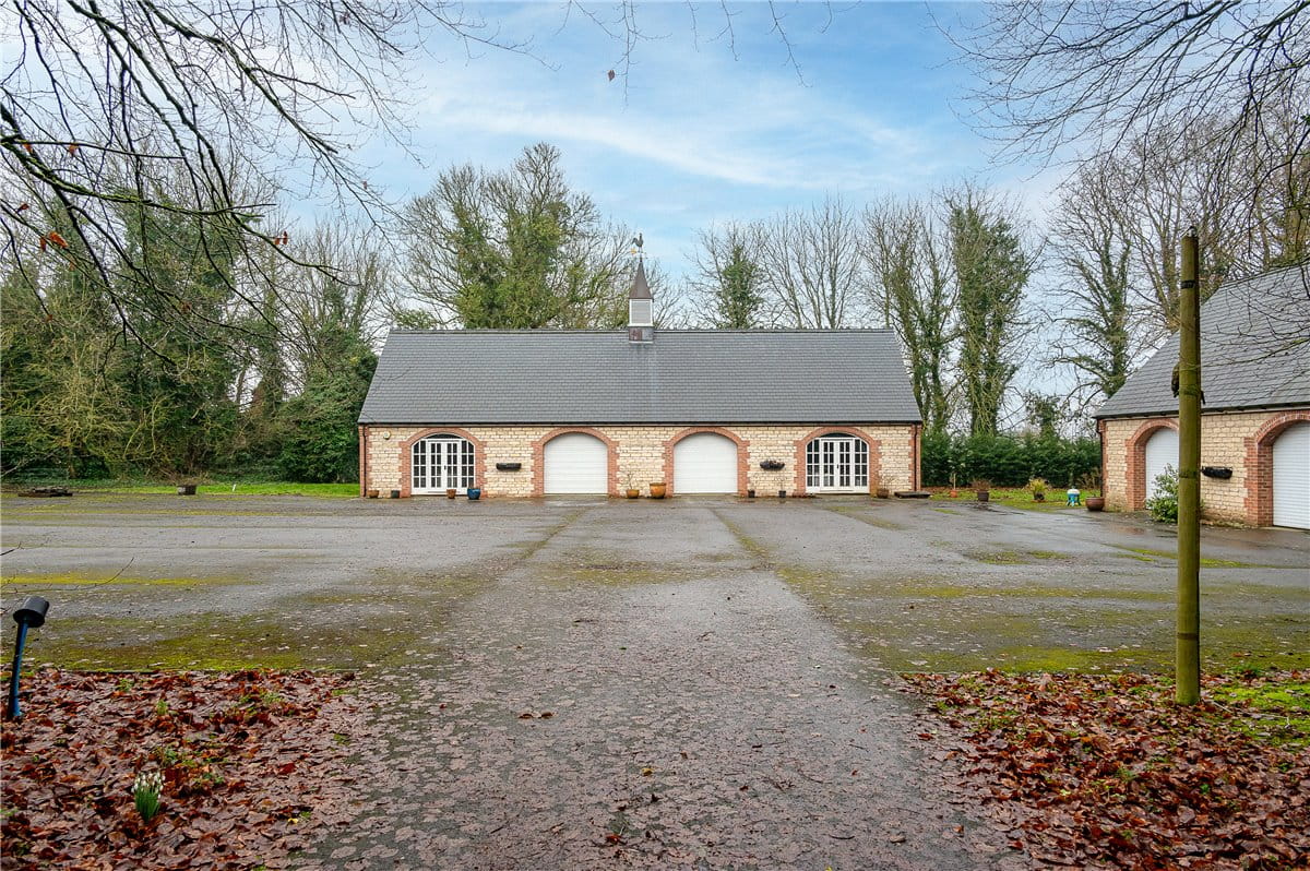 8 bedroom house, Northorpe Hall, Northorpe DN21 - Available