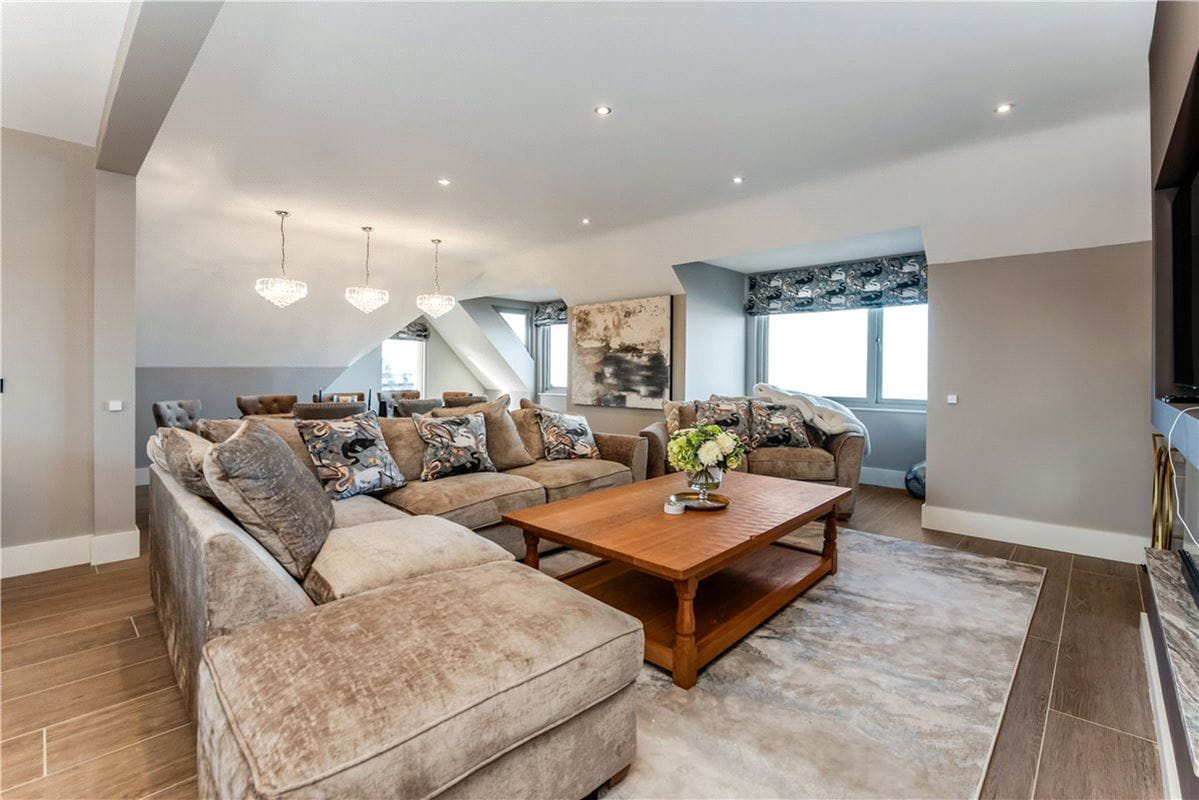 18 bedroom flat, Crewe Street, Seahouses NE68 - Available