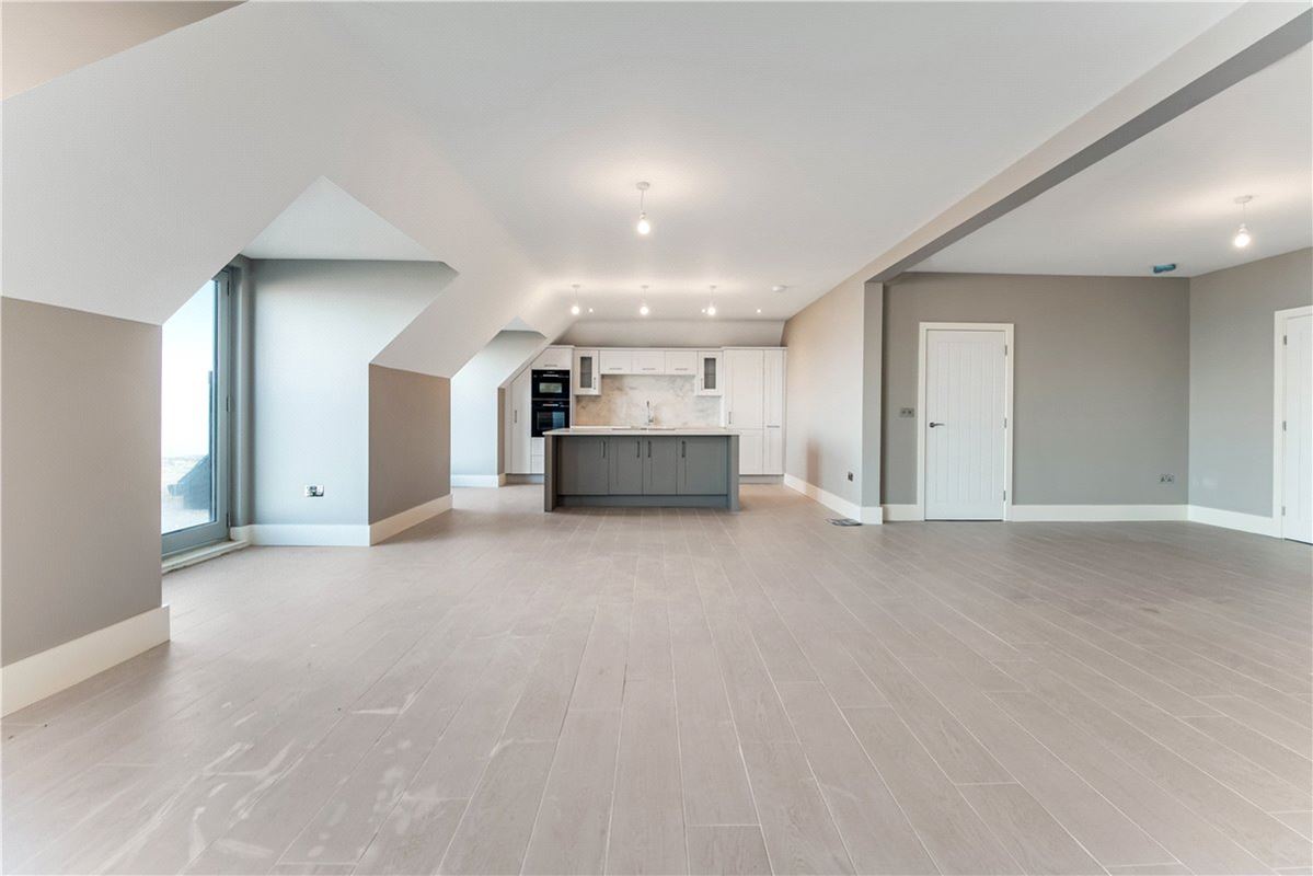 18 bedroom flat, Crewe Street, Seahouses NE68 - Available