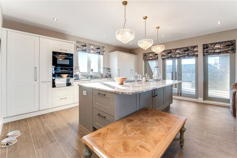 3 bedroom flat, Farne House, 12 Crewe Street NE68 - Available