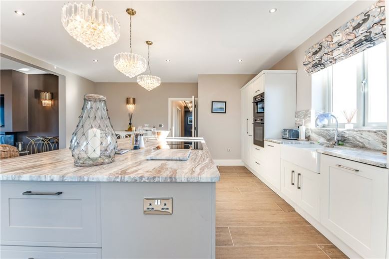 3 bedroom flat, Farne House, 12 Crewe Street NE68 - Available