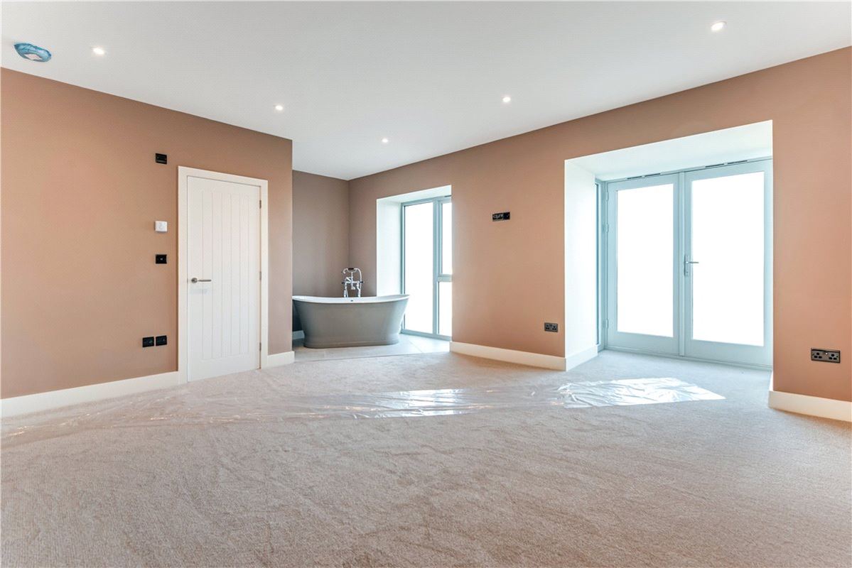 3 bedroom flat, Farne House, 12 Crewe Street NE68 - Available
